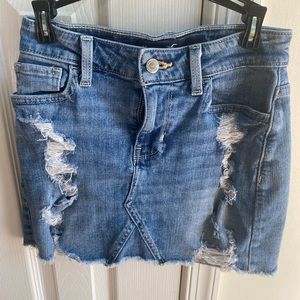 Hollister XS/00 mini distressed denim skirt